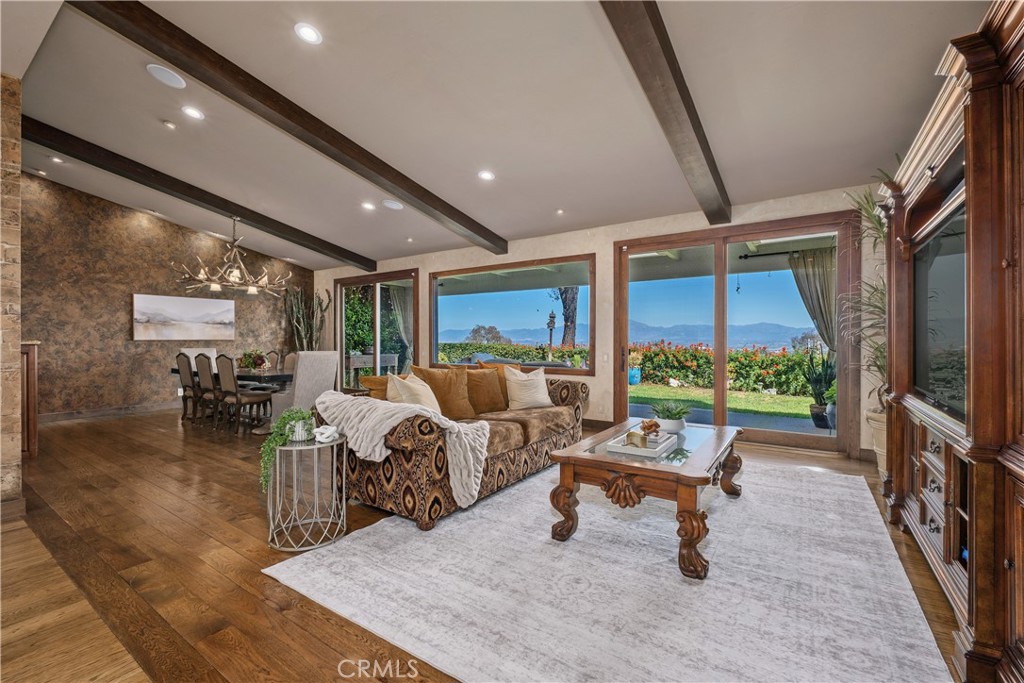Spacious living room with vaulted ceilings and panoramic views - 22886 Mariano, Laguna Niguel CA 92677 - photo 2