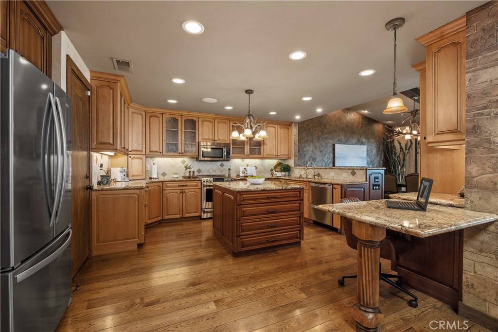 Spacious kitchen with center island and built-in desk - 22886 Mariano, Laguna Niguel CA 92677 - photo 15