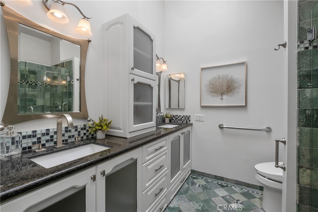 Primary bathroom with dual vanities and walk-in shower - 22886 Mariano, Laguna Niguel CA 92677 - photo 20