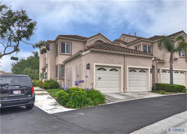 Ground level end unit with no neighbor to the left. Tall ceilings, double pane windows central A/C direct access garage - 23206 VIA TUSCANY, Laguna Niguel CA 92677 - photo 1