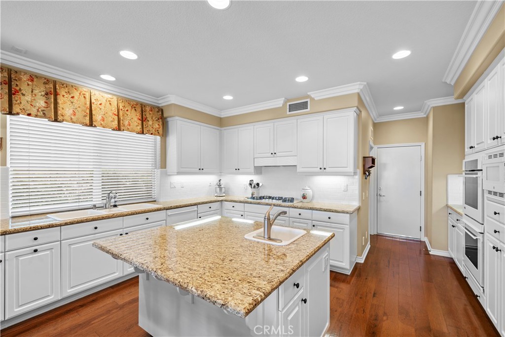 Beautiful Gourmet Kitchen-Perfect for All of Your Entertaining Needs! - 23611 Trinidad Lane, Laguna Niguel CA 92677 - photo 8