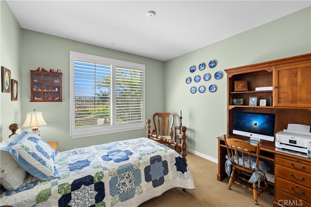 Lovely Main Floor Bedroom (En-Suite). - 23611 Trinidad Lane, Laguna Niguel CA 92677 - photo 20