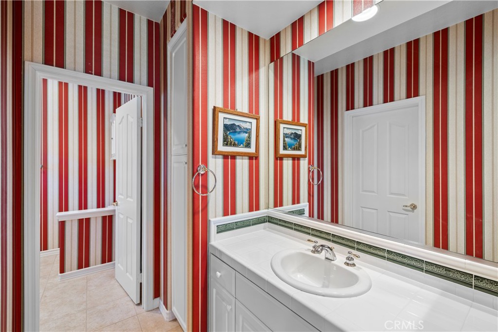 Beautifully Upgraded En-Suite Full Bath. - 23611 Trinidad Lane, Laguna Niguel CA 92677 - photo 37