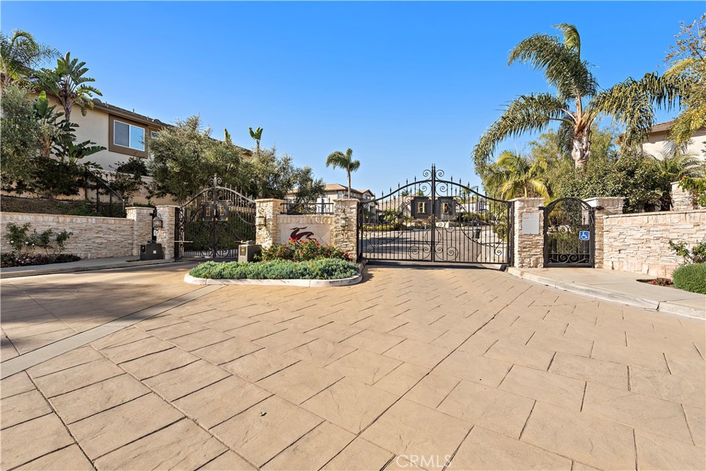 Stunning Guard-Gated Neighborhood of "Hillcrest Estates". - 23611 Trinidad Lane, Laguna Niguel CA 92677 - photo 44
