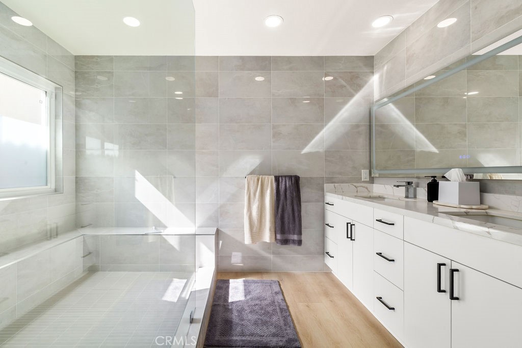 Main floor primary bath with huge walk in shower - 23962 Caravel, Laguna Niguel CA 92677 - photo 22