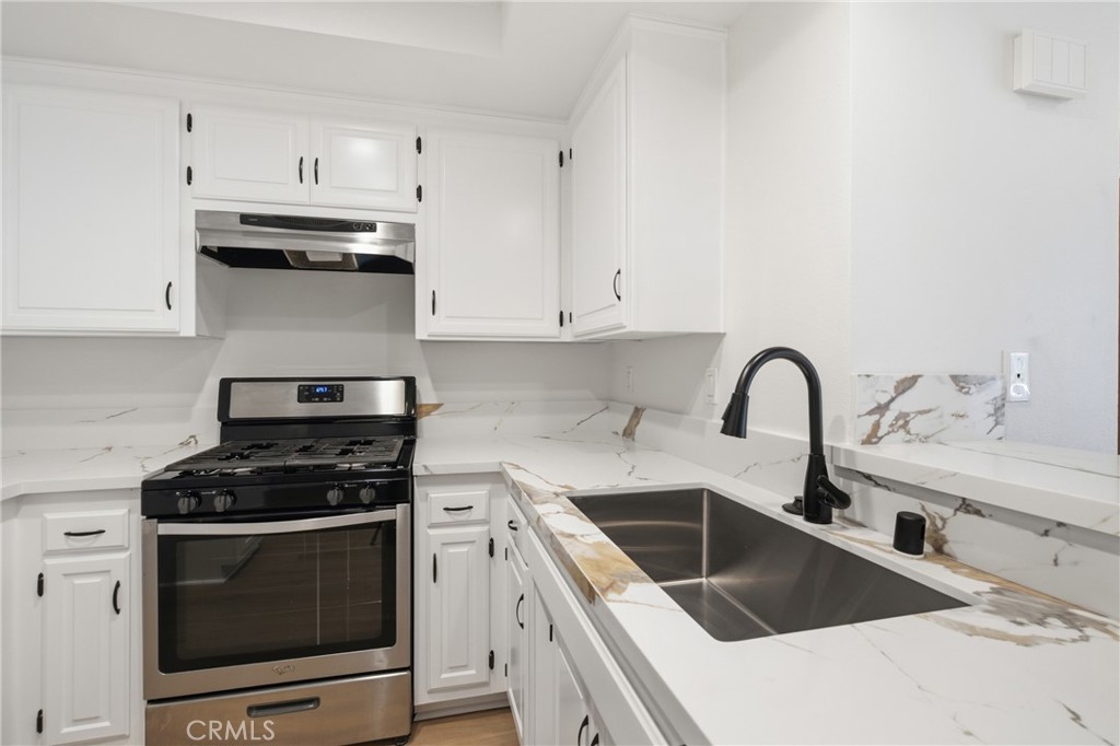 Move-in ready with extensive updates, including repiped plumbing. - 24278 El Pilar, Laguna Niguel CA 92677 - photo 4