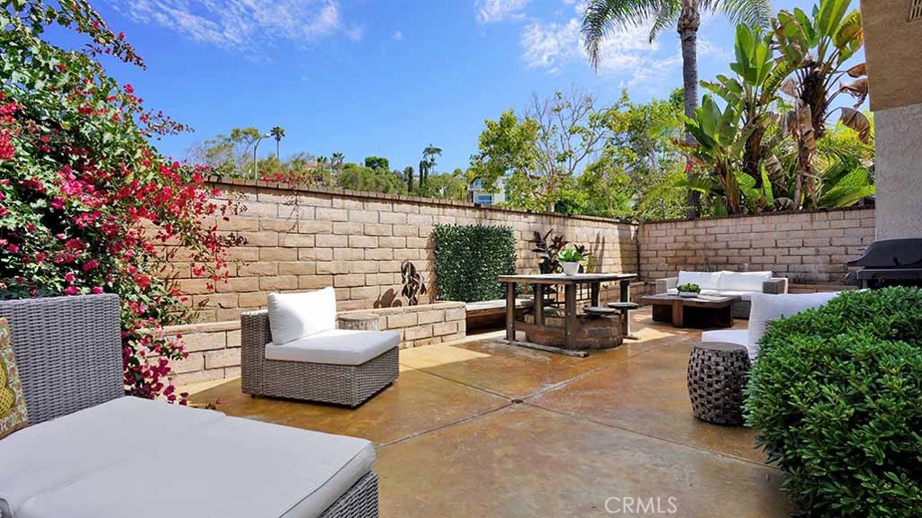 Spacious and low maintenance yard - 24341 Mira Verde, Laguna Niguel CA 92677 - photo 5