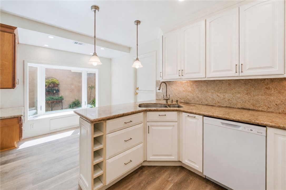 Kitchen with view of Bay-Window - 24356 Hillview, Laguna Niguel CA 92677 - photo 11