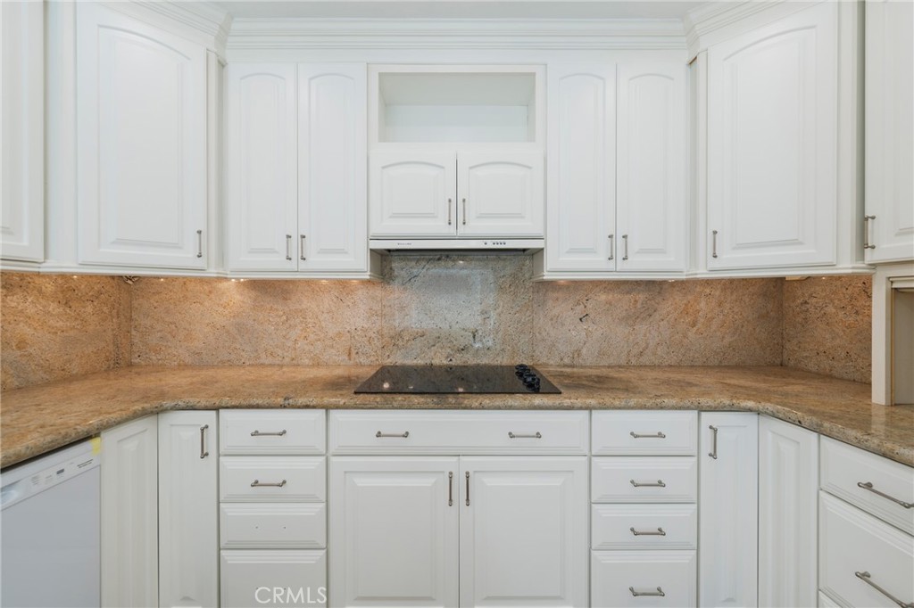 Kitchen - 24356 Hillview, Laguna Niguel CA 92677 - photo 12