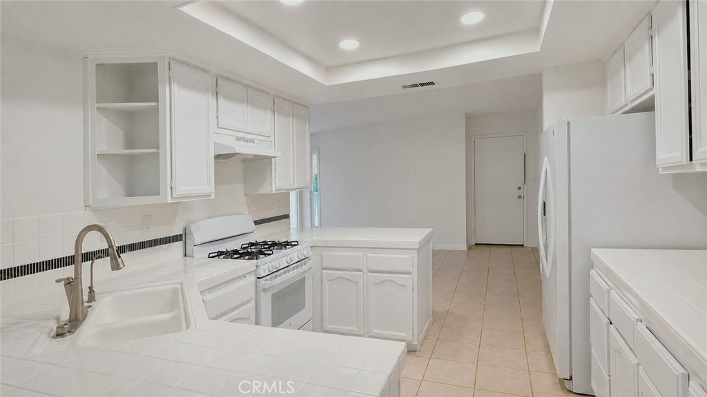 Kitchen-2 - 24364 Hilton Way, Laguna Niguel CA 92677 - photo 13