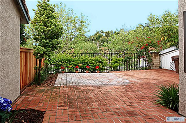HUGE BACKYARD W/ LOVELY MOUNTAIN VIEWS & PEEK-A-BOO OCEAN VIEW! - 24645 SUTTON Lane, Laguna Niguel CA 92677 - photo 1