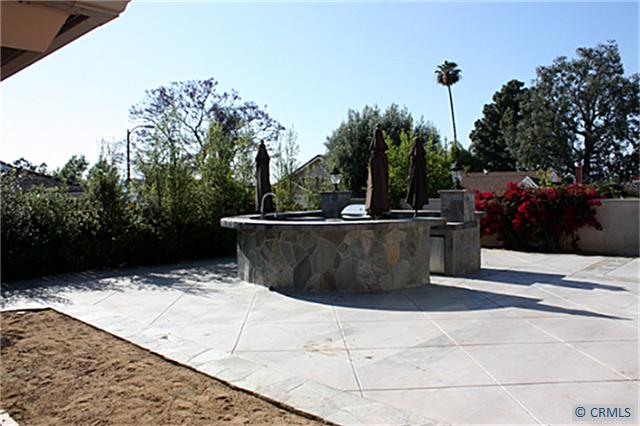 Private side yard with built in BBQ - 24672 LA HERMOSA Avenue, Laguna Niguel CA 92677 - photo 1