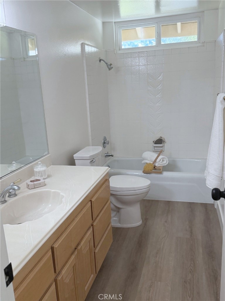 Second bathroom w bathtub shower - 24876 Via Larga, Laguna Niguel CA 92677 - photo 15