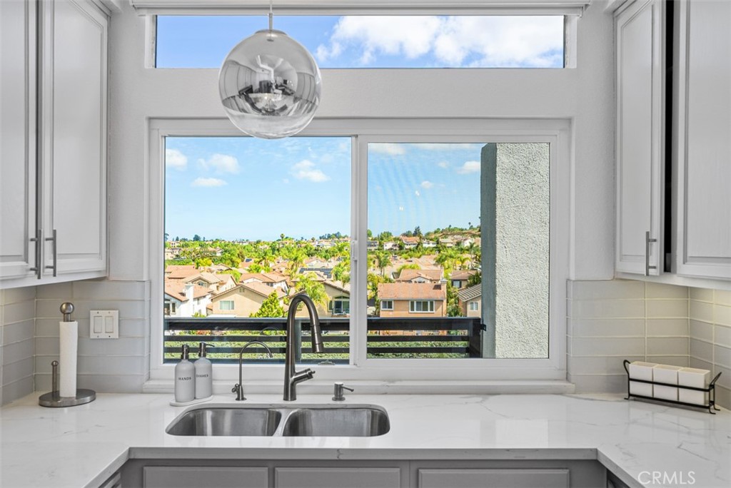 kitchen with a view - 24997 La Mangusta, Laguna Niguel CA 92677 - photo 16
