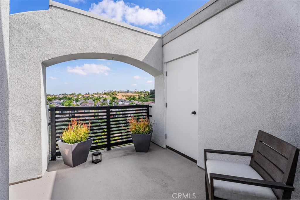 Balcony with great flow for entertaining from dining living room - 24997 La Mangusta, Laguna Niguel CA 92677 - photo 20