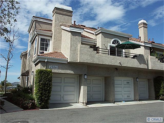 Here it is... your golden opportunity for this incomparably valued townhome! - 25061 CALLE PLAYA C, Laguna Niguel CA 92677 - photo 1