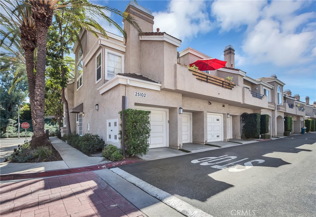 Great single level corner unit with attached one car garage - 25102 Camino Del Mar J, Laguna Niguel CA 92677 - photo 1