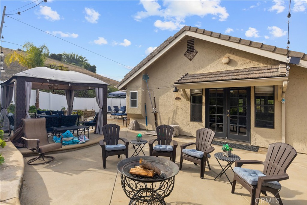 Outdoor fire pit for roasting smores - 25662 Cresta Loma, Laguna Niguel CA 92677 - photo 4
