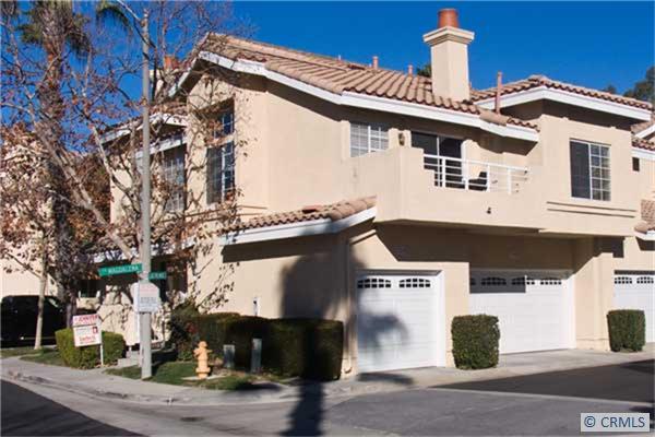 Front Entry, end unit, one car direct access garage - 27895 VIA MAGDALENA, Laguna Niguel CA 92677 - photo 1