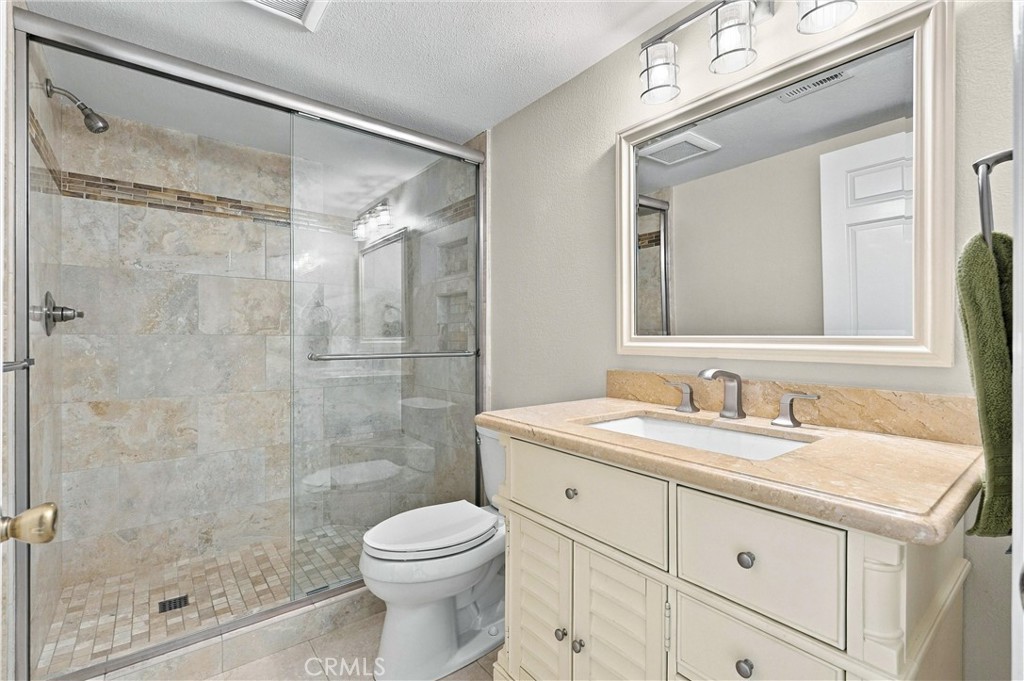 Upstairs full bathroom for the two bedrooms. - 28172 Bluebell Drive, Laguna Niguel CA 92677 - photo 13