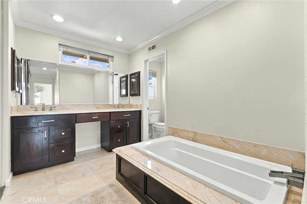Primary bathroom ensuite to the generous primary bedroom. Soaking tub is perfect for bubble baths. In a separate adjoini - 28172 Bluebell Drive, Laguna Niguel CA 92677 - photo 14