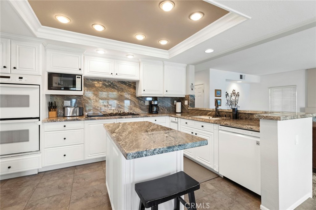 Double ovens, center island, granite counters - 28381 Rancho Grande, Laguna Niguel CA 92677 - photo 15