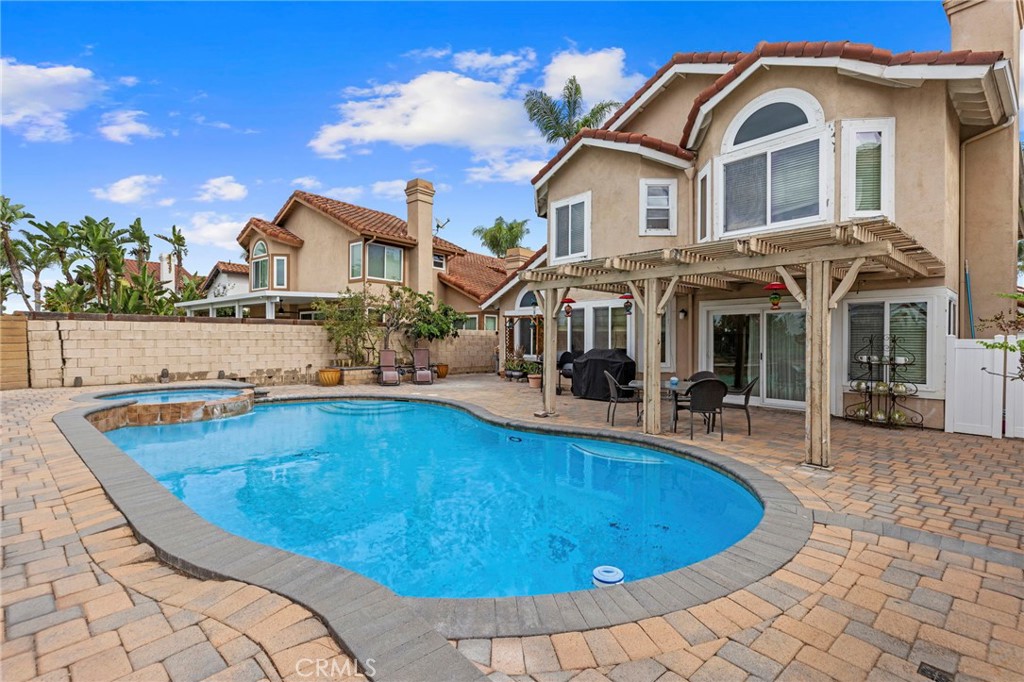 Rear yard with pavers and pool/spa - 28381 Rancho Grande, Laguna Niguel CA 92677 - photo 18