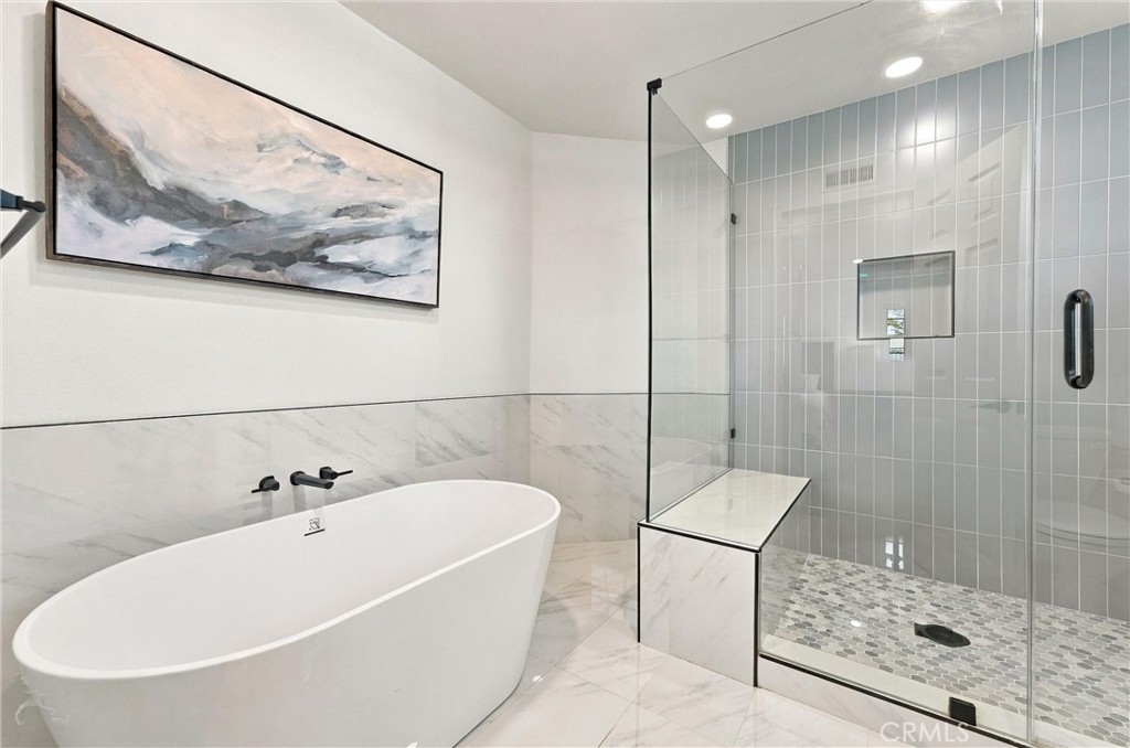 En suite primary bathroom - 28482 Shrike, Laguna Niguel CA 92677 - photo 20