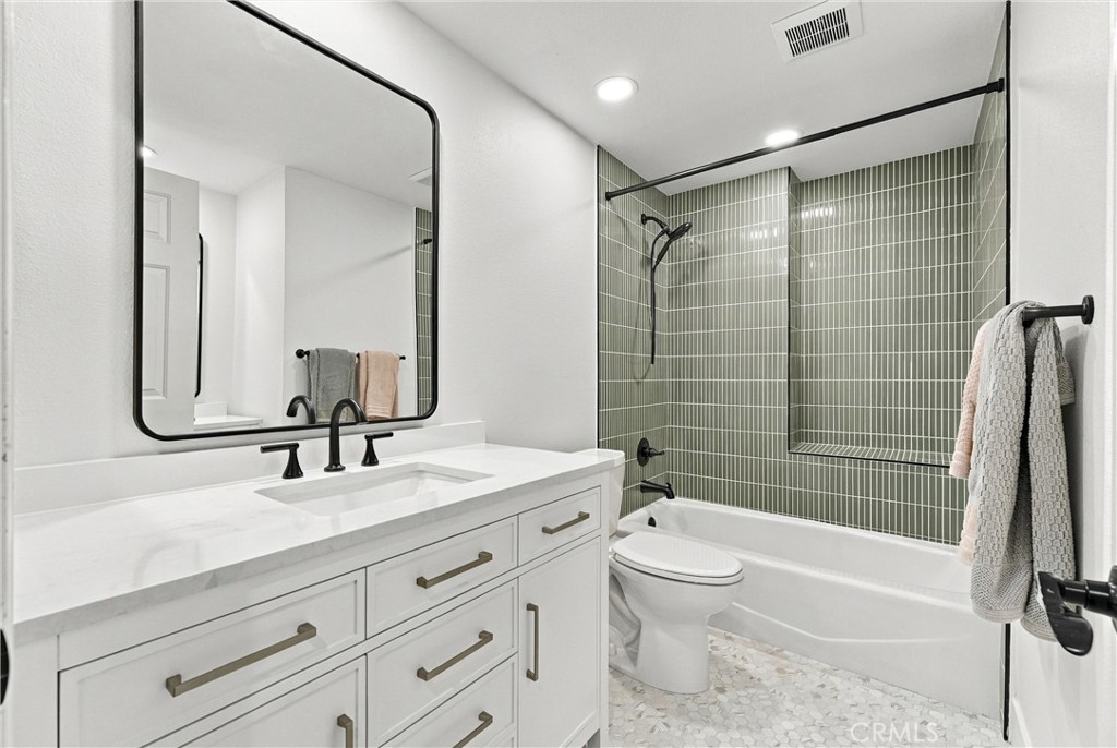 Upstairs hall bathroom - 28482 Shrike, Laguna Niguel CA 92677 - photo 23