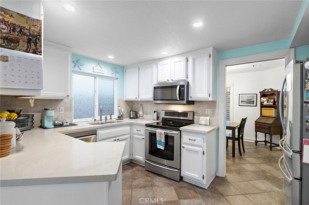 Kitchen - 28752 Calle Vista, Laguna Niguel CA 92677 - photo 9