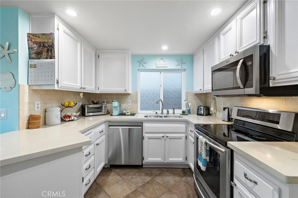 Kitchen - 28752 Calle Vista, Laguna Niguel CA 92677 - photo 10