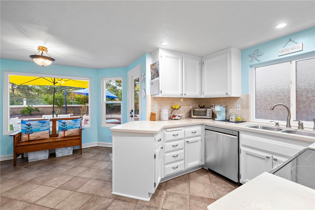 Kitchen - 28752 Calle Vista, Laguna Niguel CA 92677 - photo 11