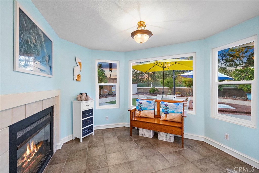 Breakfast nook - 28752 Calle Vista, Laguna Niguel CA 92677 - photo 13