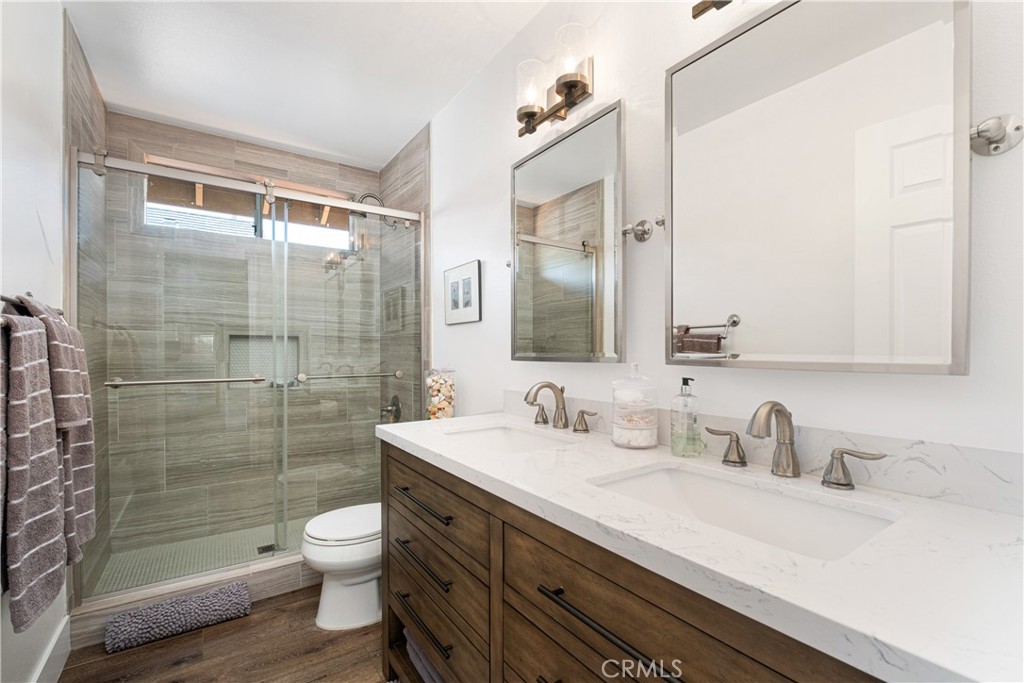 Hallway secondary bathroom - 29 Bridington, Laguna Niguel CA 92677 - photo 36