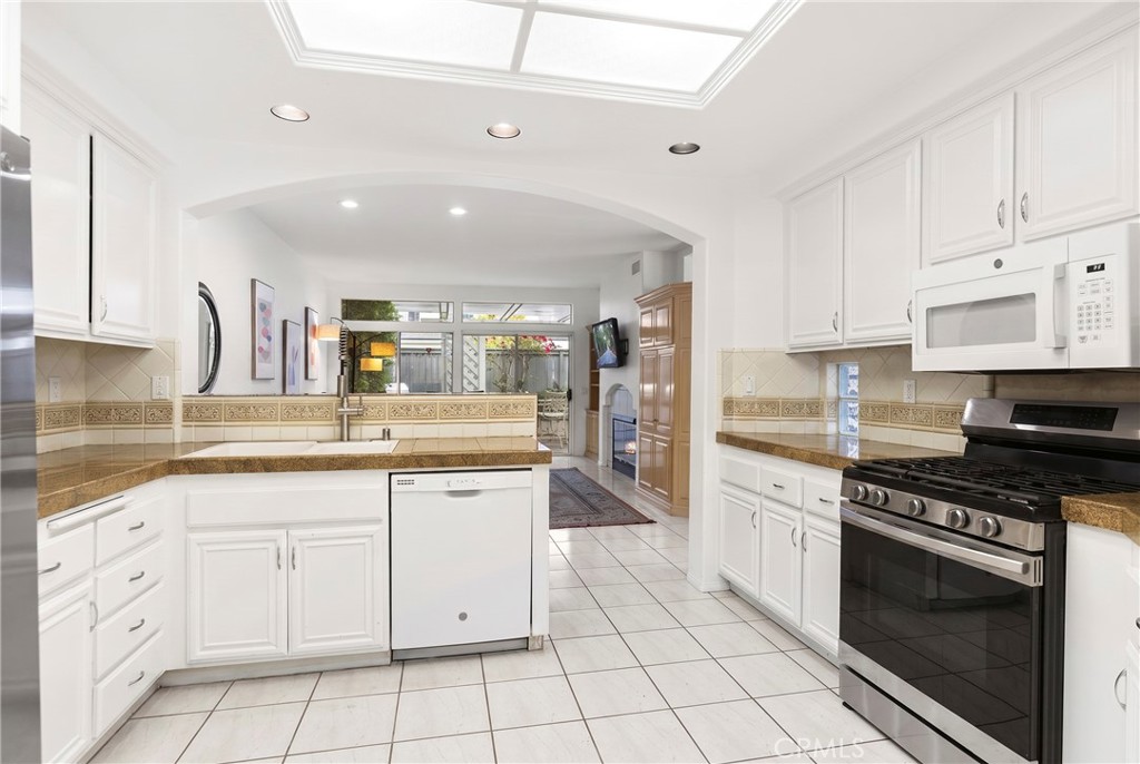 Kitchen open to Family Room - 29 Stoney, Laguna Niguel CA 92677 - photo 5