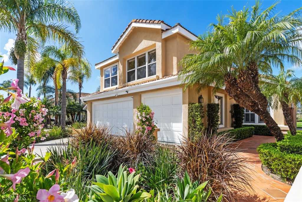 Beautifully landscaped entryway. - 29021 Via Pasatiempo, Laguna Niguel CA 92677 - photo 1