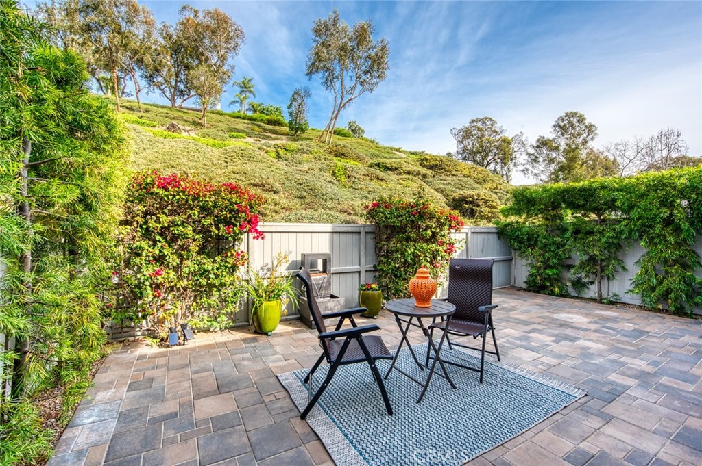 Absolutely gorgeous setting against the slope - 29276 Rue Cerise, Laguna Niguel CA 92677 - photo 1