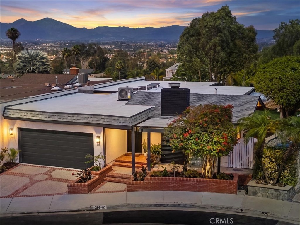 Stunning & Newly Renovated Single Story 3 Bd, 3 Ba View Home - 29642 Colebrook Drive, Laguna Niguel CA 92677 - photo 2