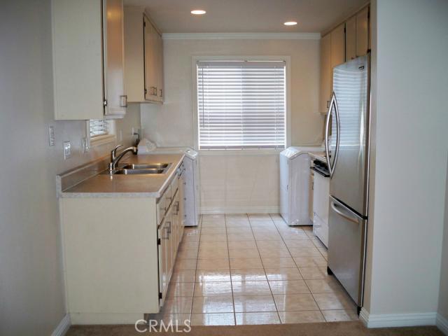Bright kitchen with lots of natural light! - 29782 Sea Shore Lane 33, Laguna Niguel CA 92677 - photo 1