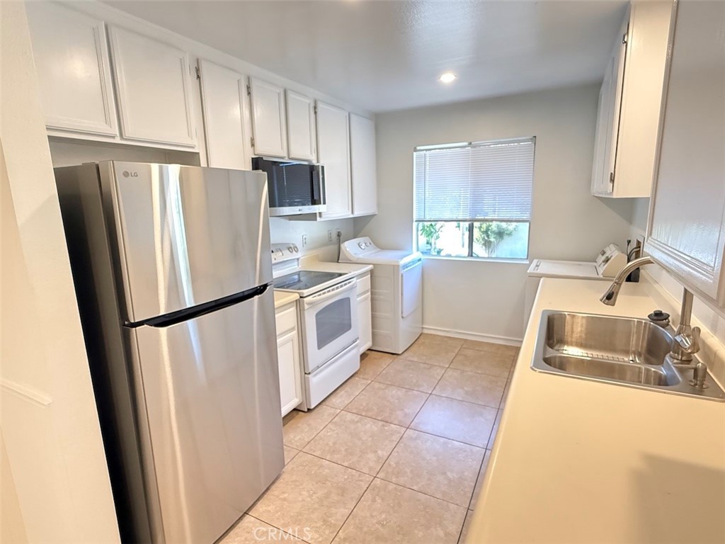 Afternoon light and breezes coming through. Dleightful! - 29792 Sea Shore Lane, Laguna Niguel CA 92677 - photo 2