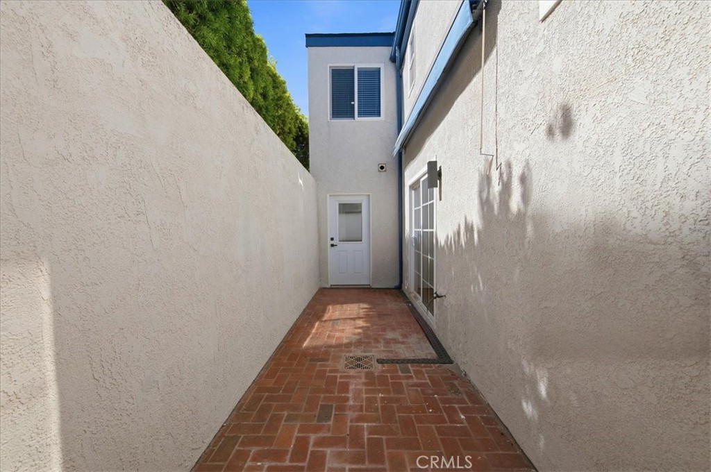 Lower Level Courtyard between Bedroom 2 and 3 - 29852 Running Deer, Laguna Niguel CA 92677 - photo 29