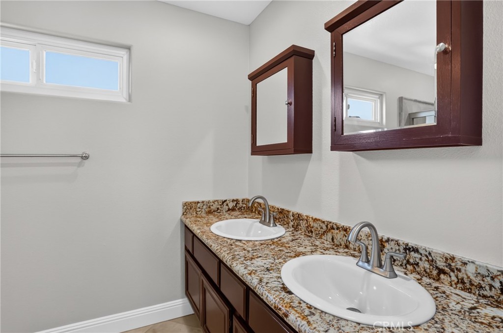 Upstairs bathroom - 30045 Topsail, Laguna Niguel CA 92677 - photo 21