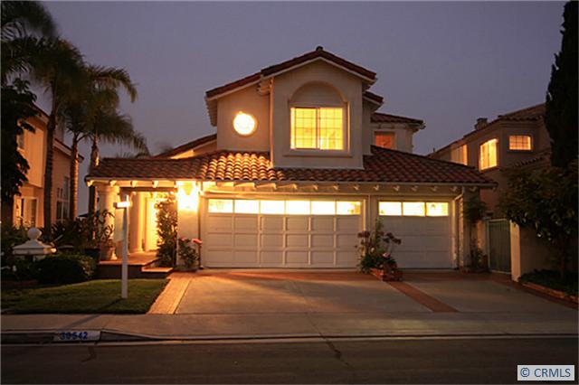 This is one of the finest homes in the Paragon Tract. This home is over 2,700 sq ft with a fabulous ocean view and a 3 c - 30542 VIA LINDOSA, Laguna Niguel CA 92677 - photo 1