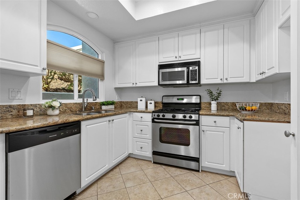 Kitchen - 30902 Clubhouse Drive 13B, Laguna Niguel CA 92677 - photo 13