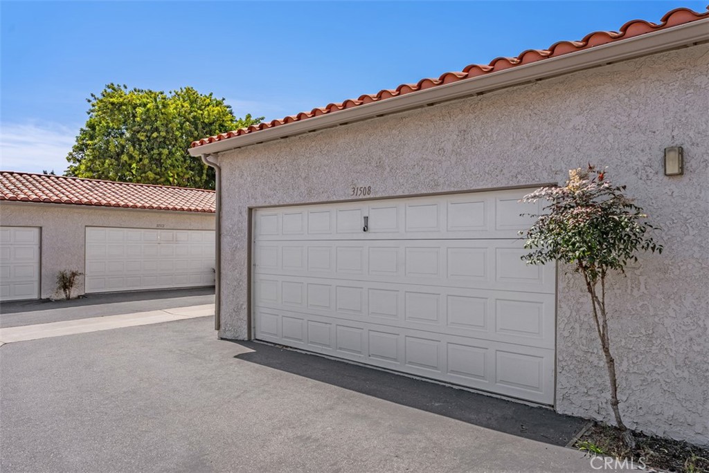 Full size two car garage - 31508 W Nine, Laguna Niguel CA 92677 - photo 20