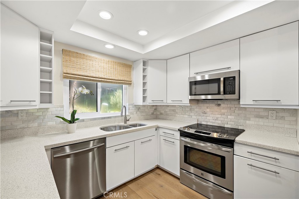 Designer Kitchen - 31545 E Nine Dr #37A, Laguna Niguel CA 92677 - photo 6