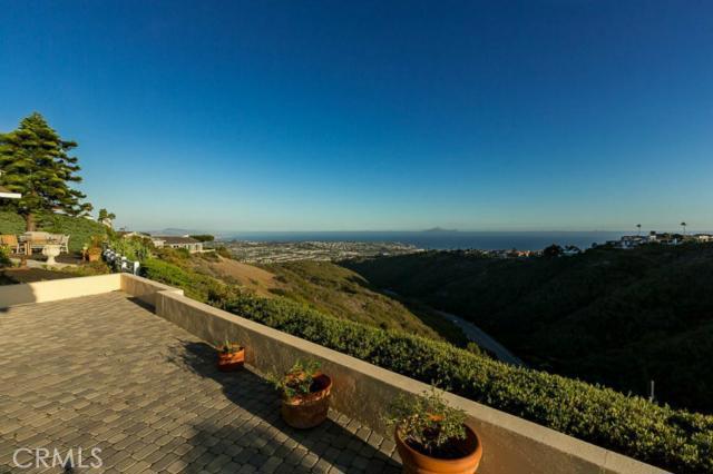 Stunning views of the coastline from the back patio - 31611 Crystal Sands Drive, Laguna Niguel CA 92677 - photo 1