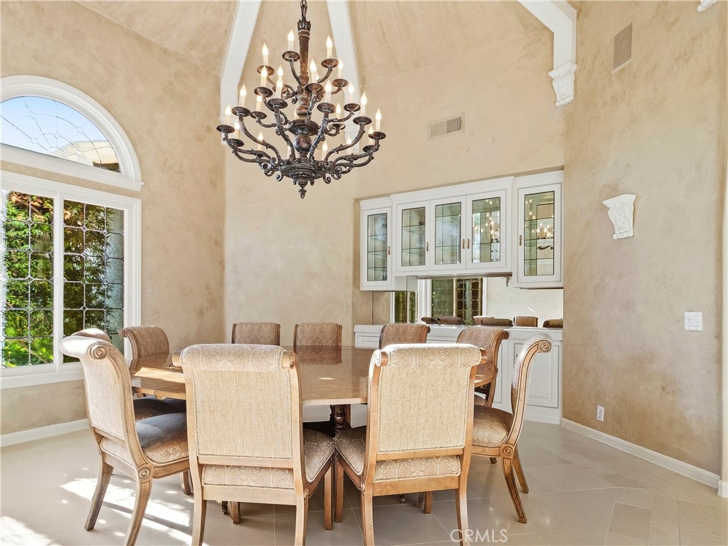 Formal Circular Dining Room m - 32042 Isle Vista, Laguna Niguel CA 92677 - photo 4