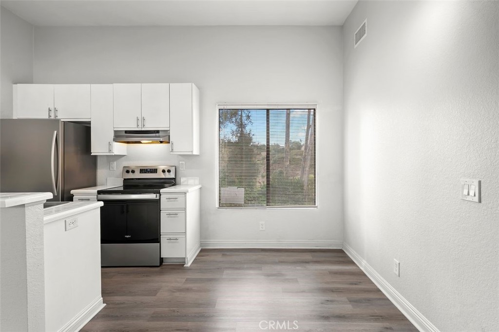 Dining area next to the kitchen - 39 Martinique Street 273, Laguna Niguel CA 92677 - photo 3