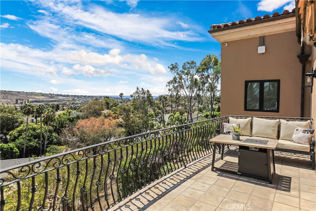 images enhanced with AI - 6 Riverstone, Laguna Niguel CA 92677 - photo 12